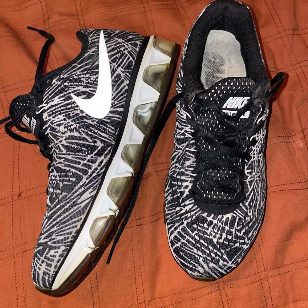 Women Nike shoes size 7.5 like new